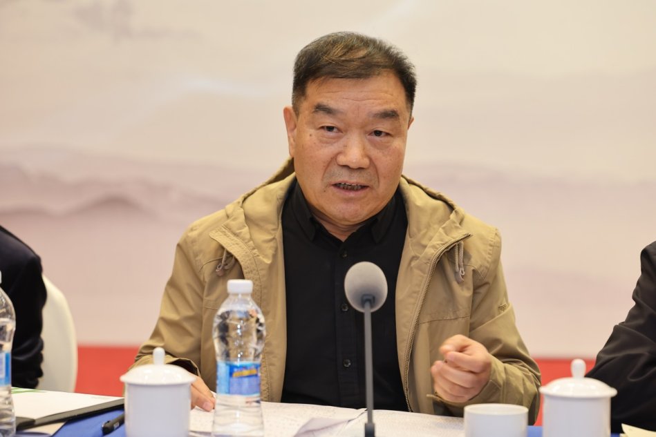管理哲学等领域进行了具有开创性的学术
