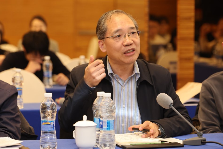 出版了《人为什么犯错误》《认识论新论