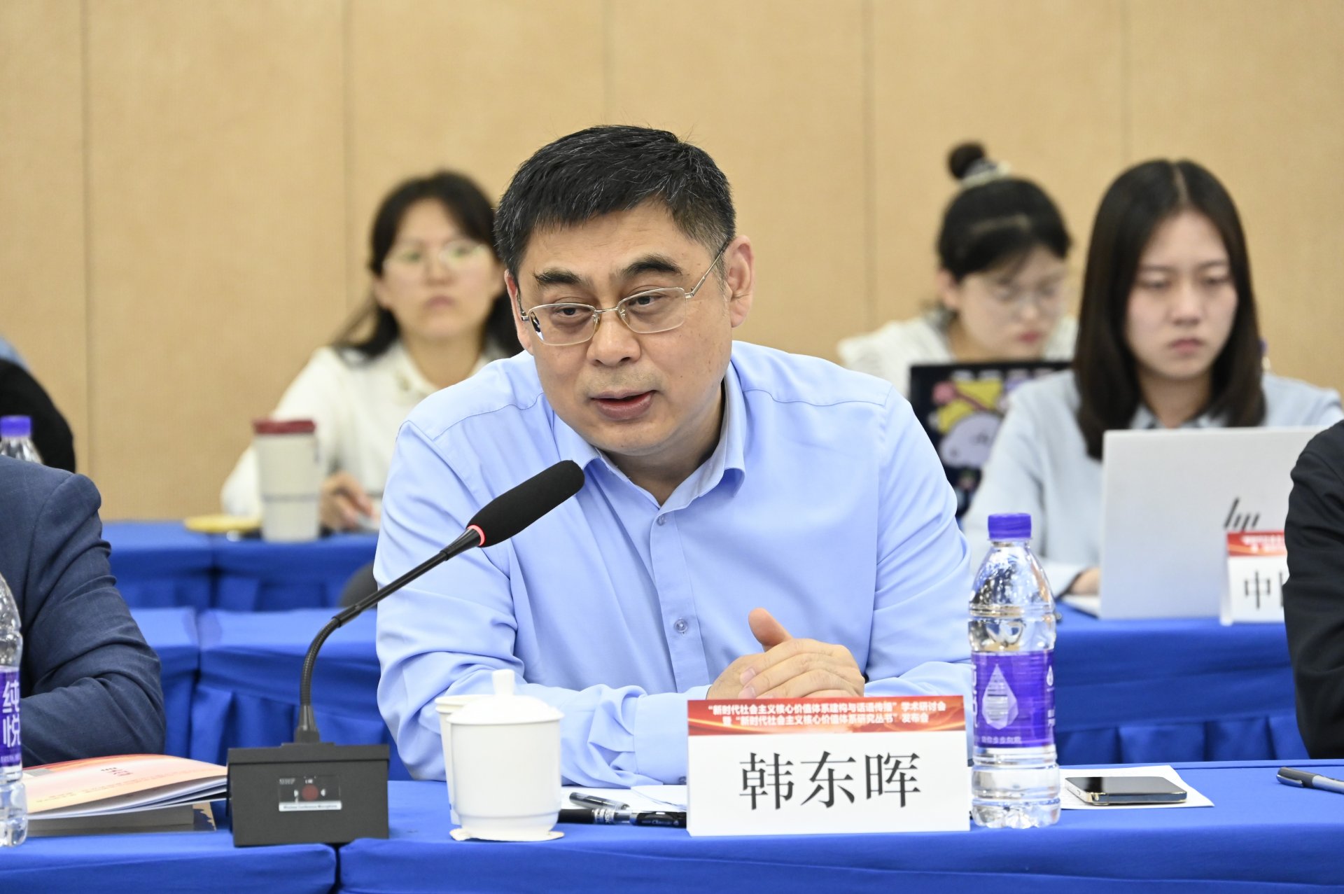 天博网页版官网入口部原部长袁贵仁等领
